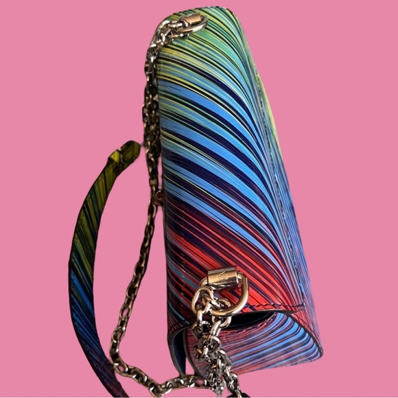 Louis Vuitton Tropical Epi Twist MM - Picture 10 of 11